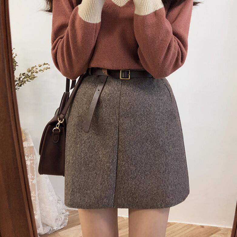 LORVENE Chic Luxe skirt in elegant fabric, showcasing a stylish design with a flattering fit and sophisticated details.