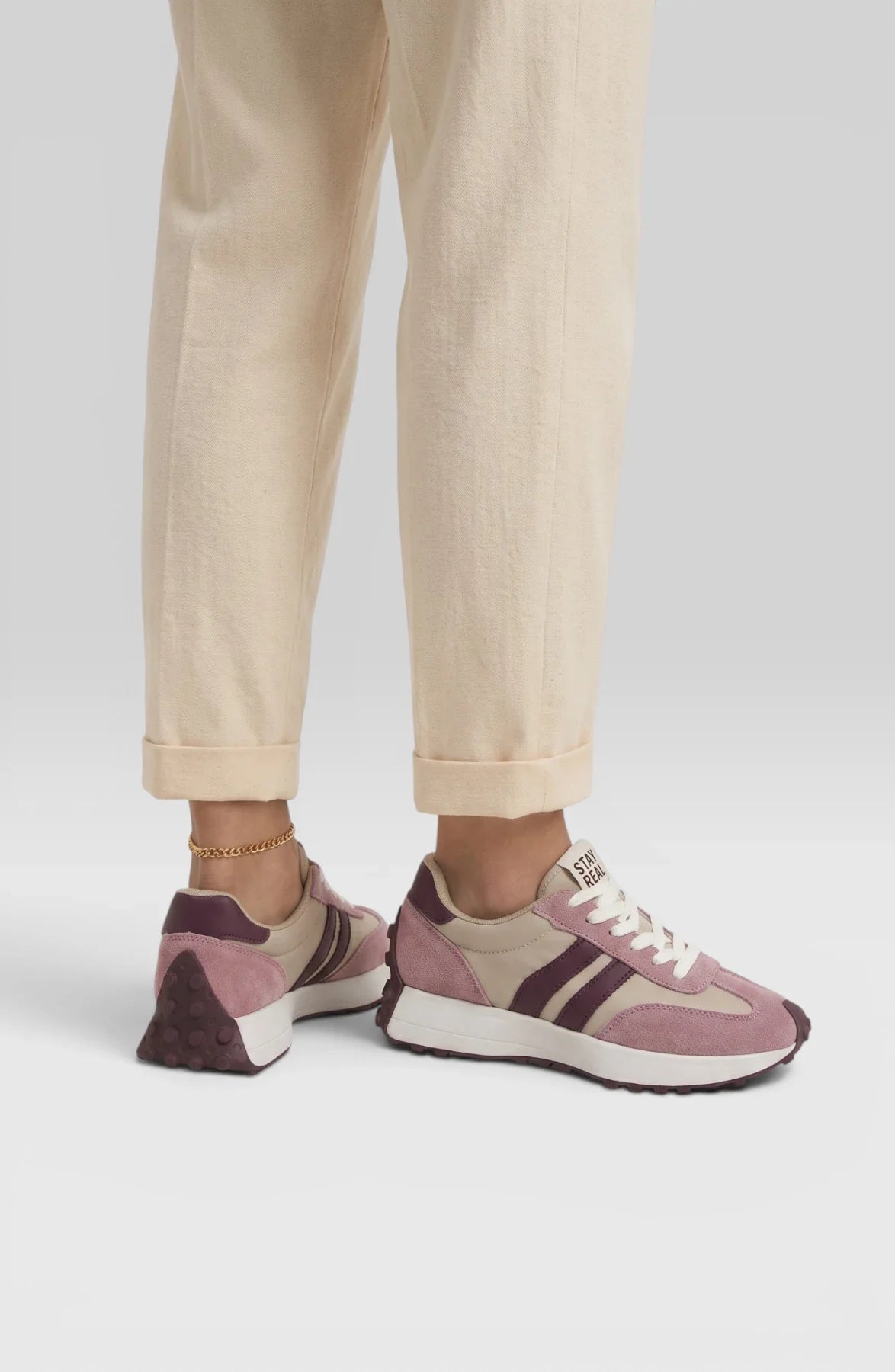 LORVENES chunky platform sneakers with thick soles and stylish design, featuring lace-up closure and modern casual footwear style.