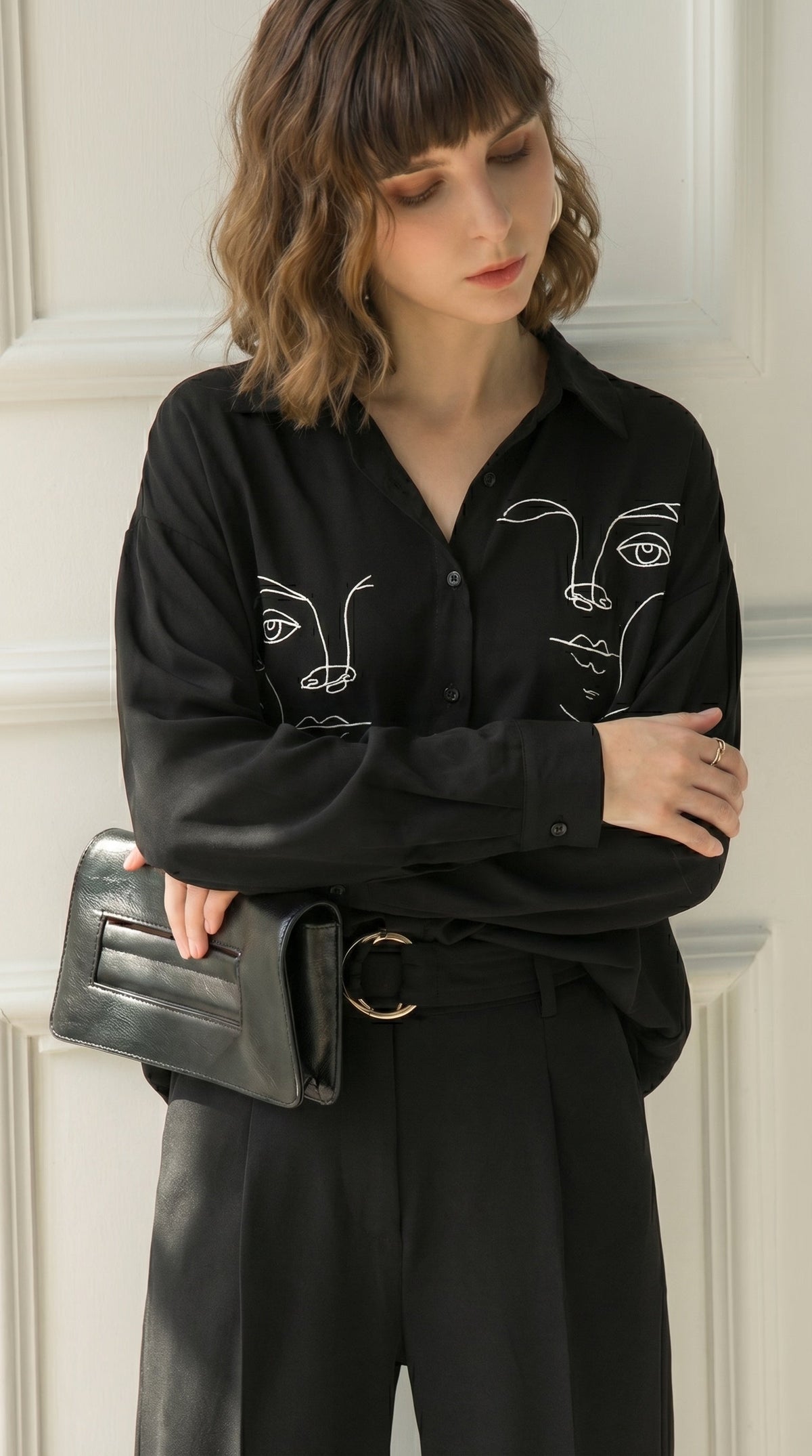 LORVENE double pocket shirt in light fabric, featuring a collared neckline and two front chest pockets, close-up view.