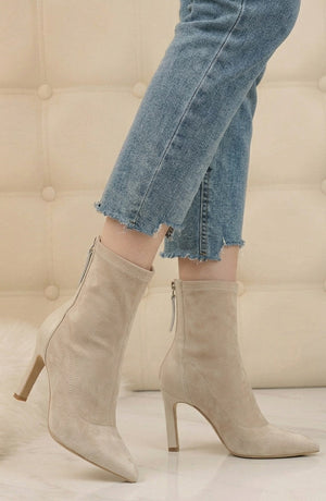 Elegant Stiletto Boot (600x920)