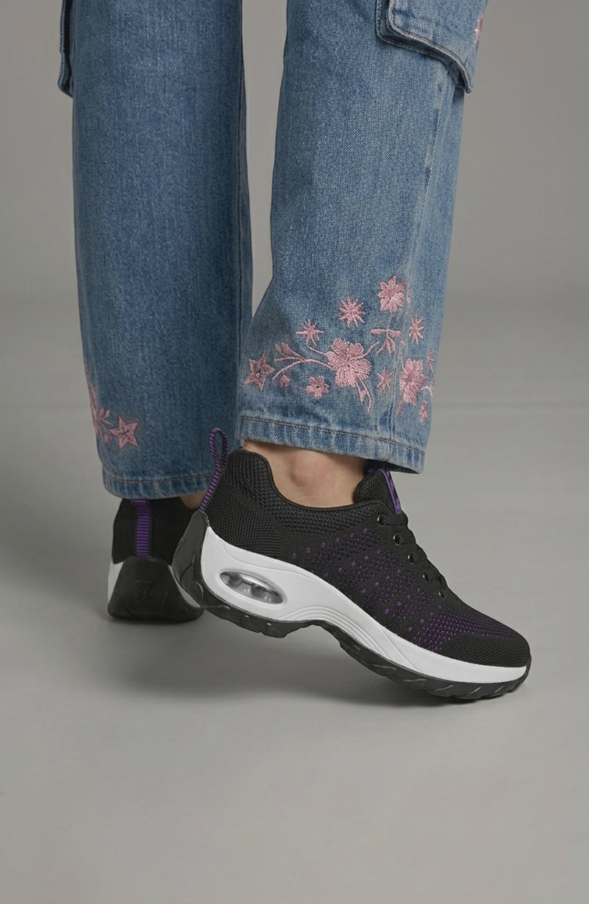 LORVENE Ice Walk Sneakers in black and white with slip-resistant soles, designed for winter outdoor activities.