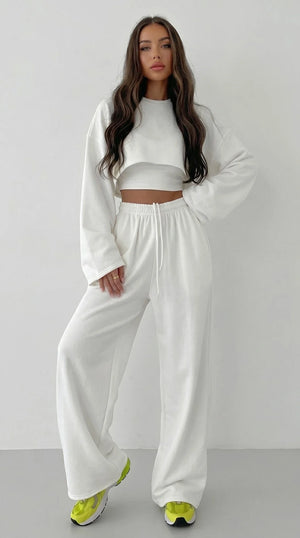 LORVENES women's casual sweater suit with long-sleeve pullover, suspenders, and wide-leg pants in a stylish 2023 fashion look