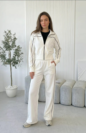 LORVENES striped street cardigan set featuring a cozy knit cardigan and matching pants, worn by a model.
