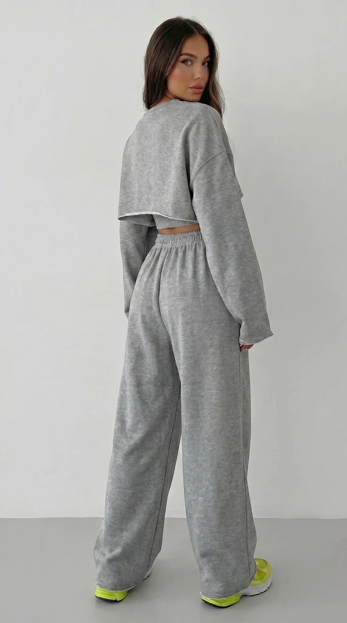 LORVENES women's casual sweater suit with long-sleeved pullover, suspenders, and wide-leg pants in a stylish 2023 fashion look.