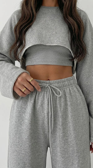 LORVENES women's casual sweater suit with long-sleeved pullover, suspenders, and wide-leg pants, 2023 fashion ensemble.